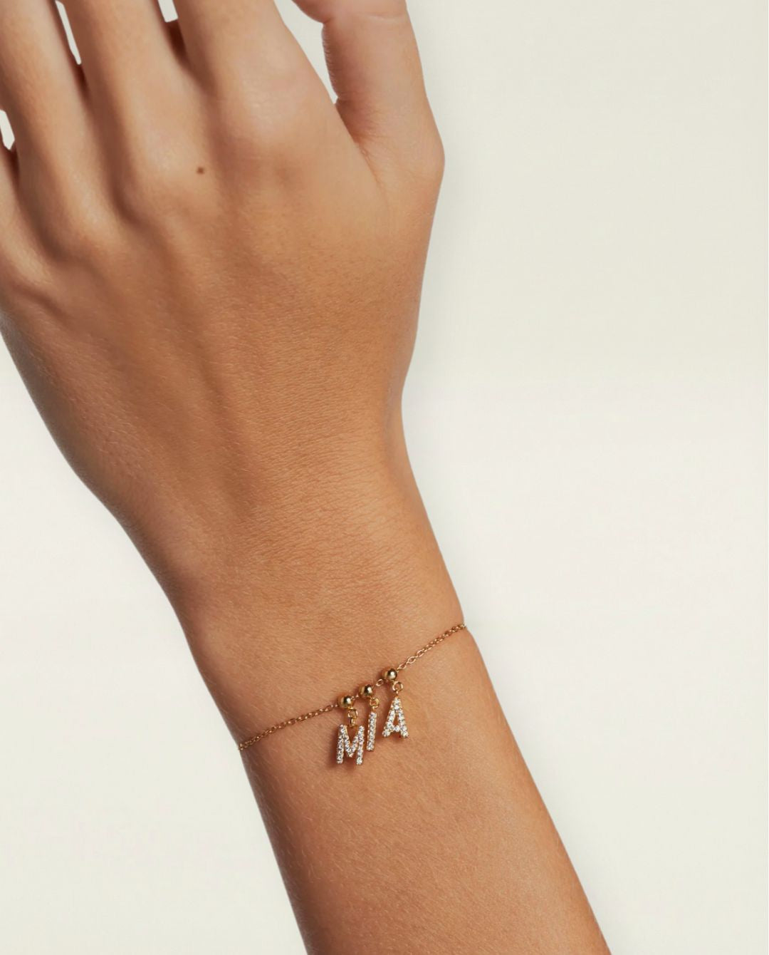 Charm Lettera A Indossata Bracciale