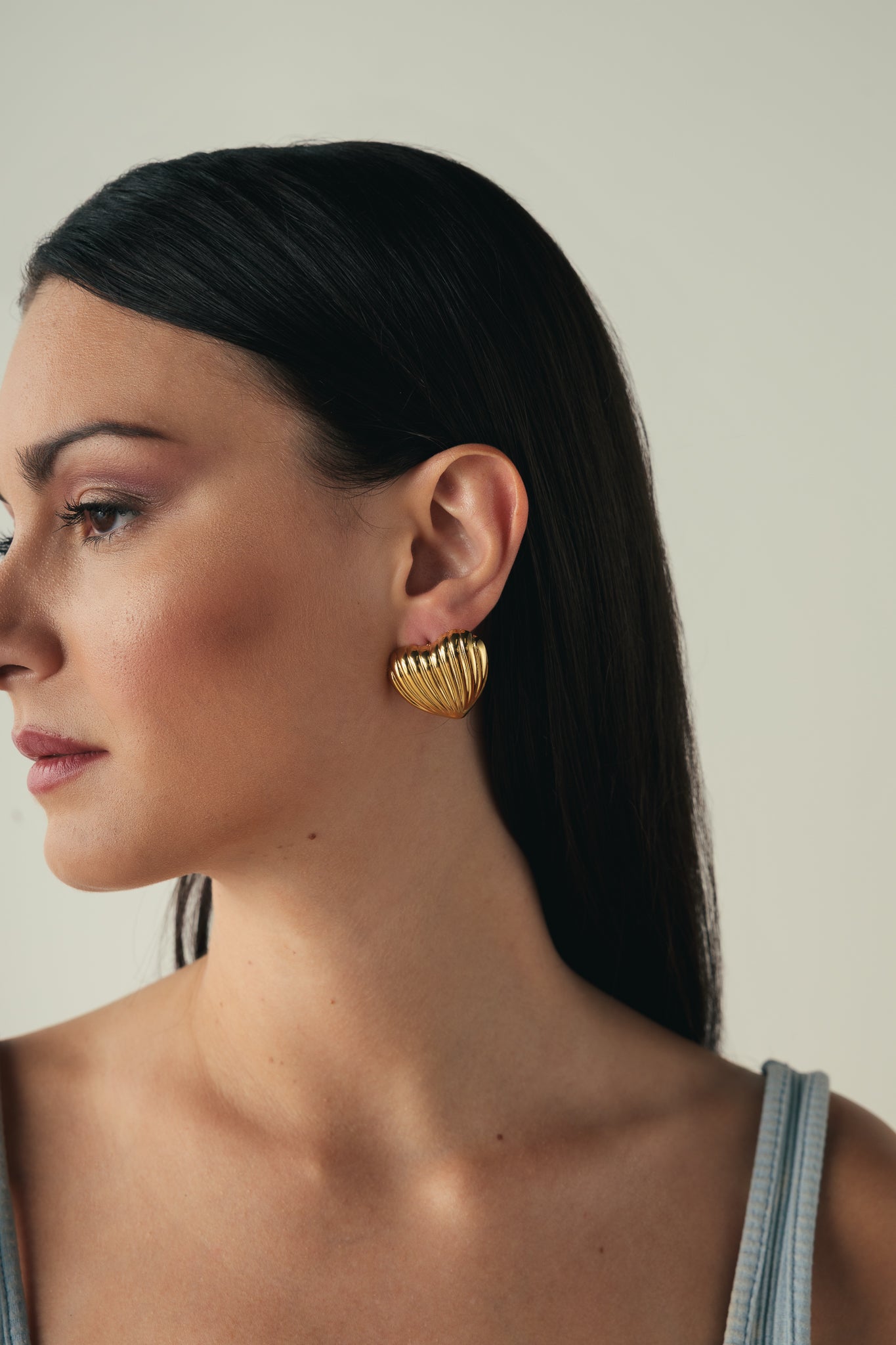 COPPIA ORECCHINI A CUORE CON TEXTURE CONCHIGLIA